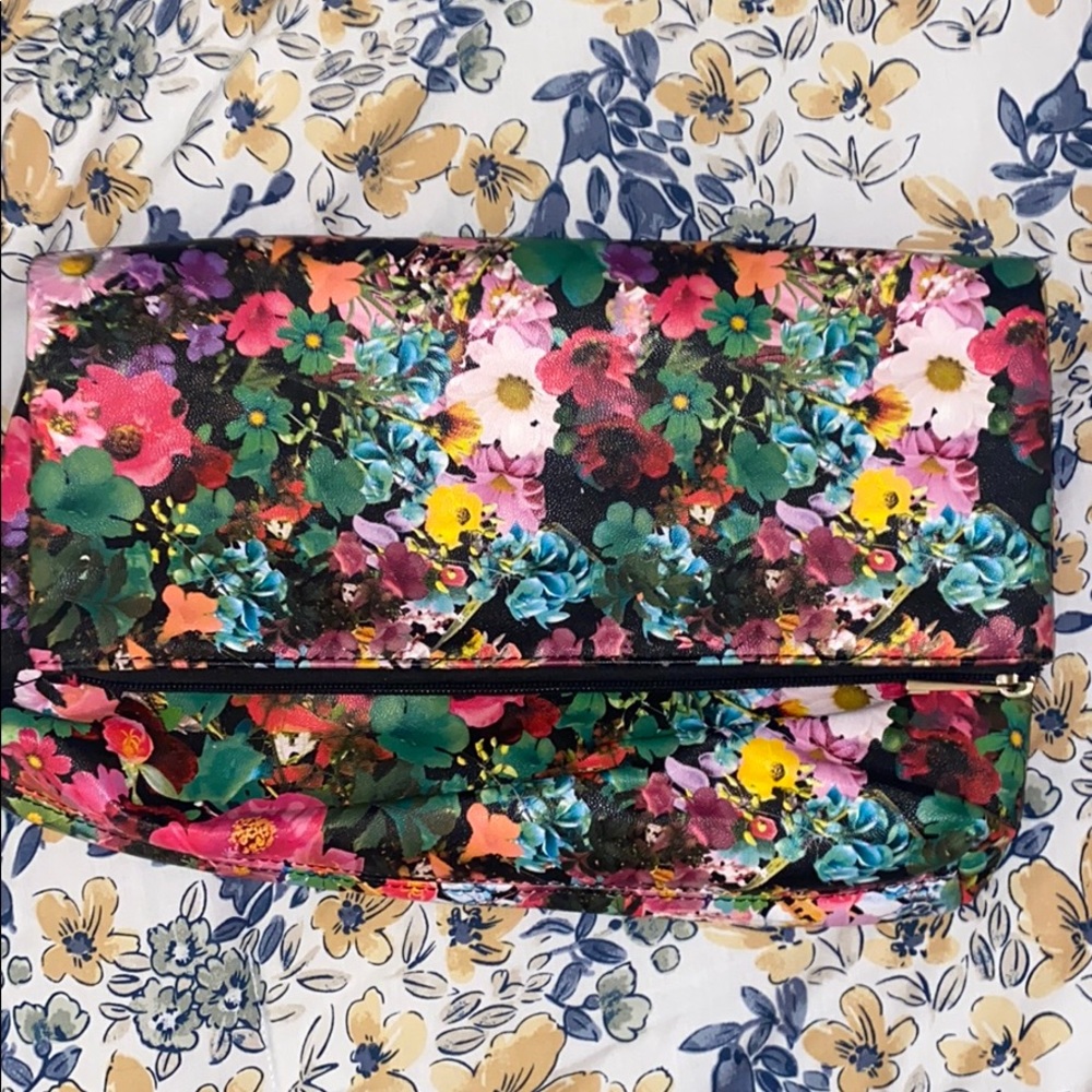 Floral clutch